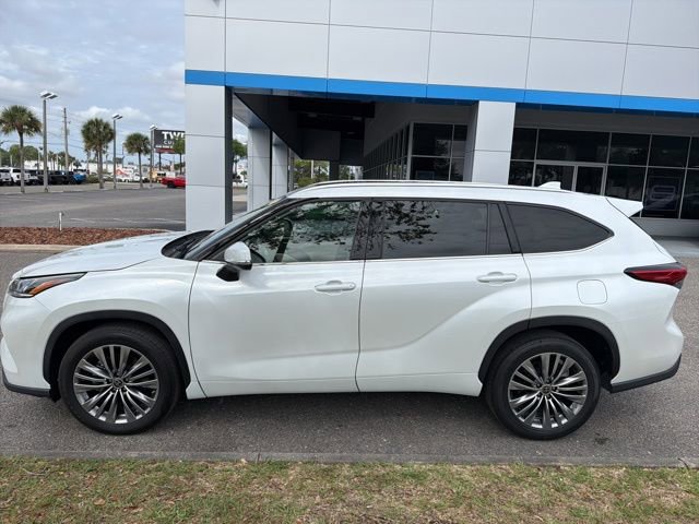 Used 2022 Toyota Highlander Platinum image 5