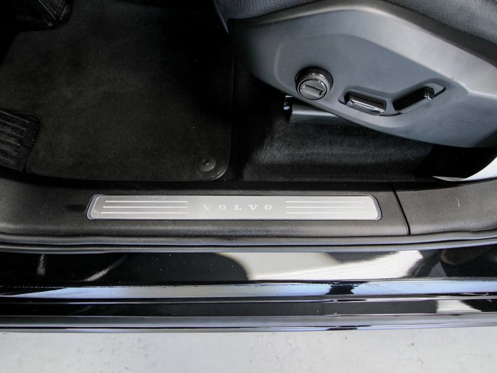 Used 2024 Volvo XC90 B5 Plus AWD/4WD image 32