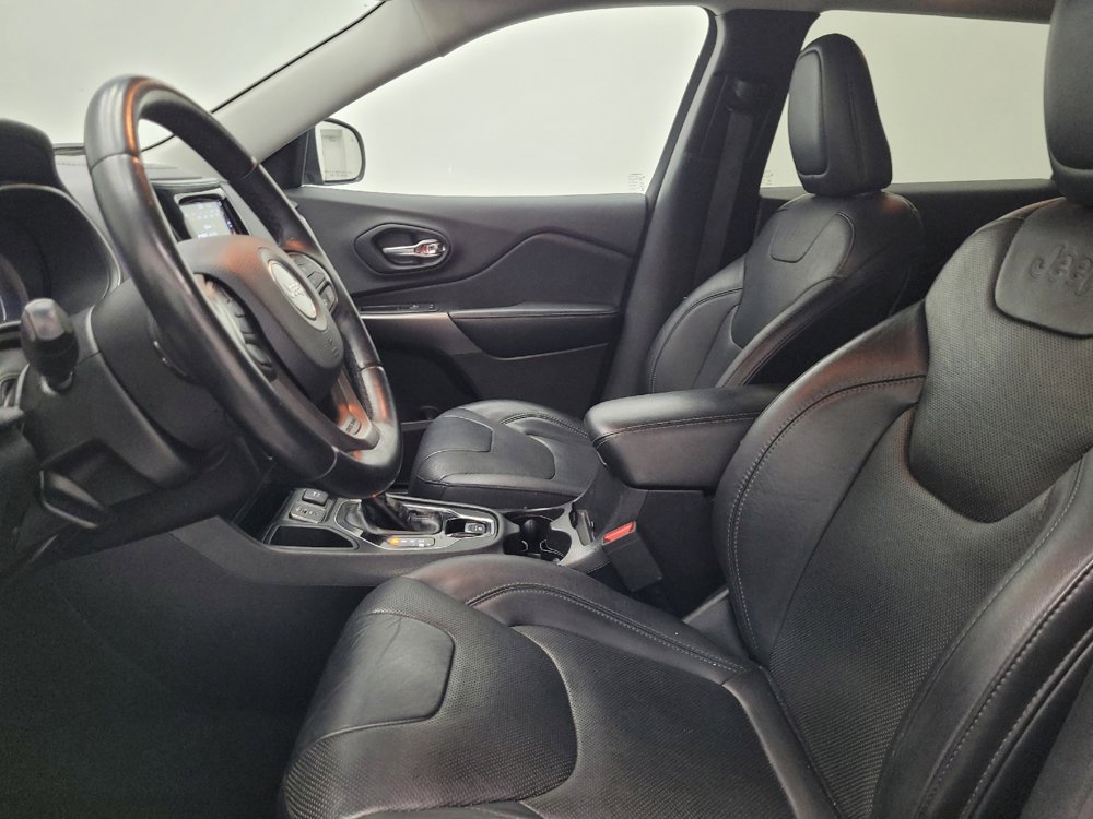 Used 2019 Jeep Cherokee Limited w/ Luxury Group FWD image 17