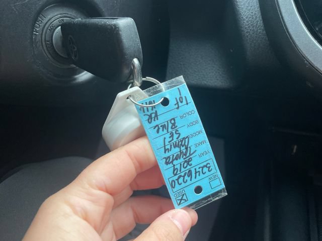 Used 2019 Toyota Camry SE FWD image 18
