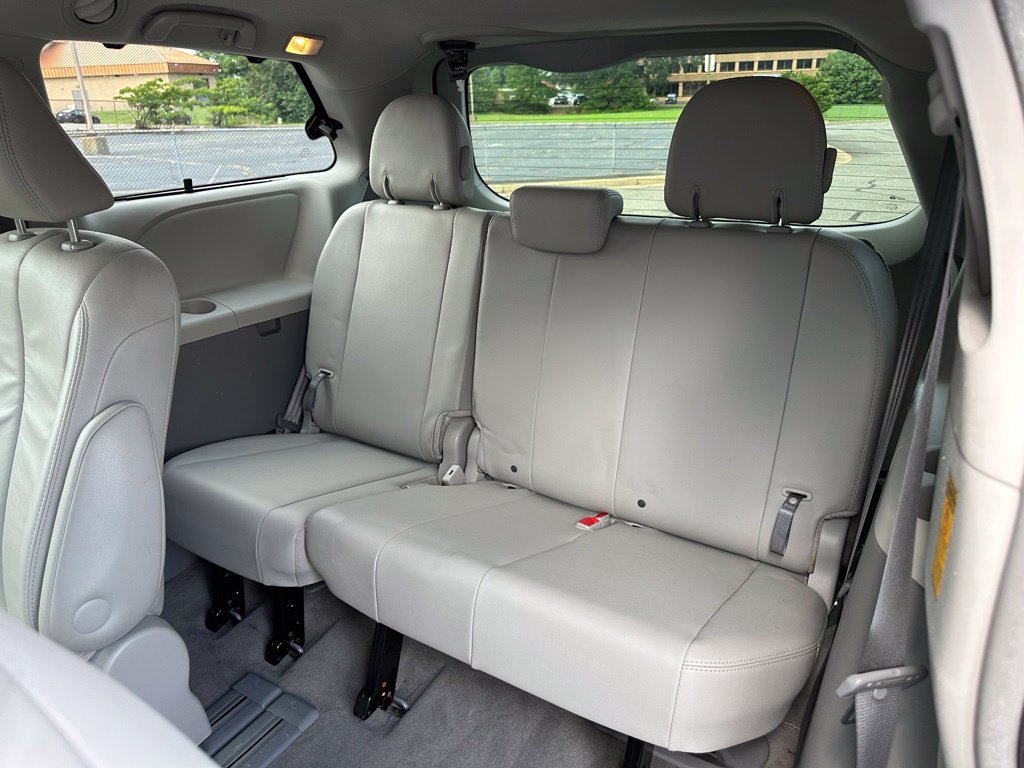 Used 2014 Toyota Sienna XLE FWD image 30