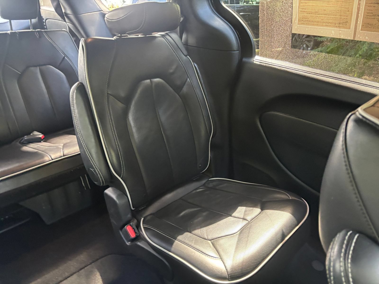 Used 2025 Chrysler Pacifica Limited FWD image 41