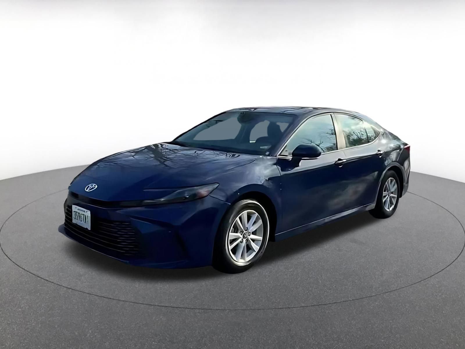 Used 2025 Toyota Camry LE image 7