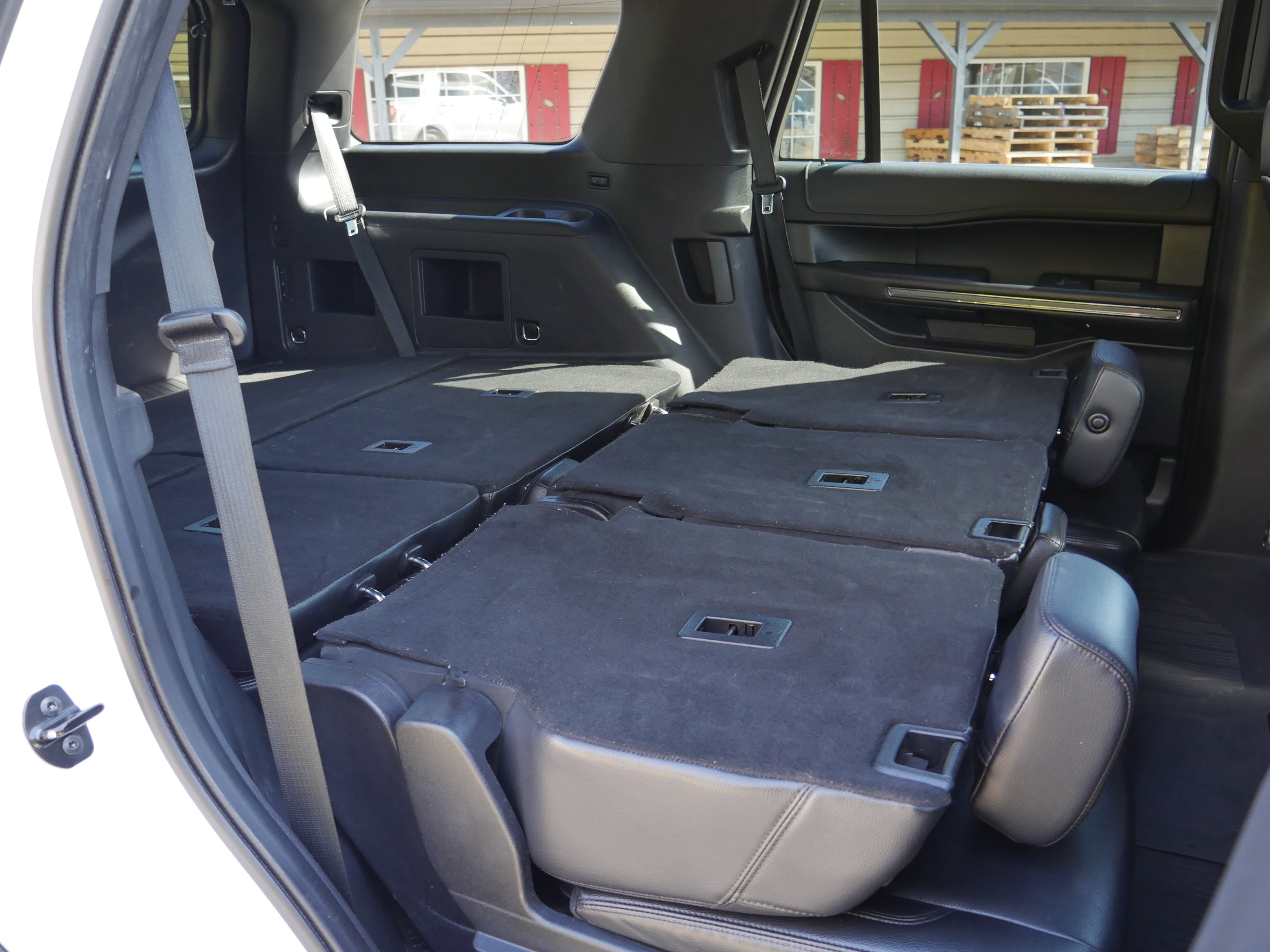 Used 2019 Ford Expedition XLT w/ Equipment Group 201A AWD/4WD image 28