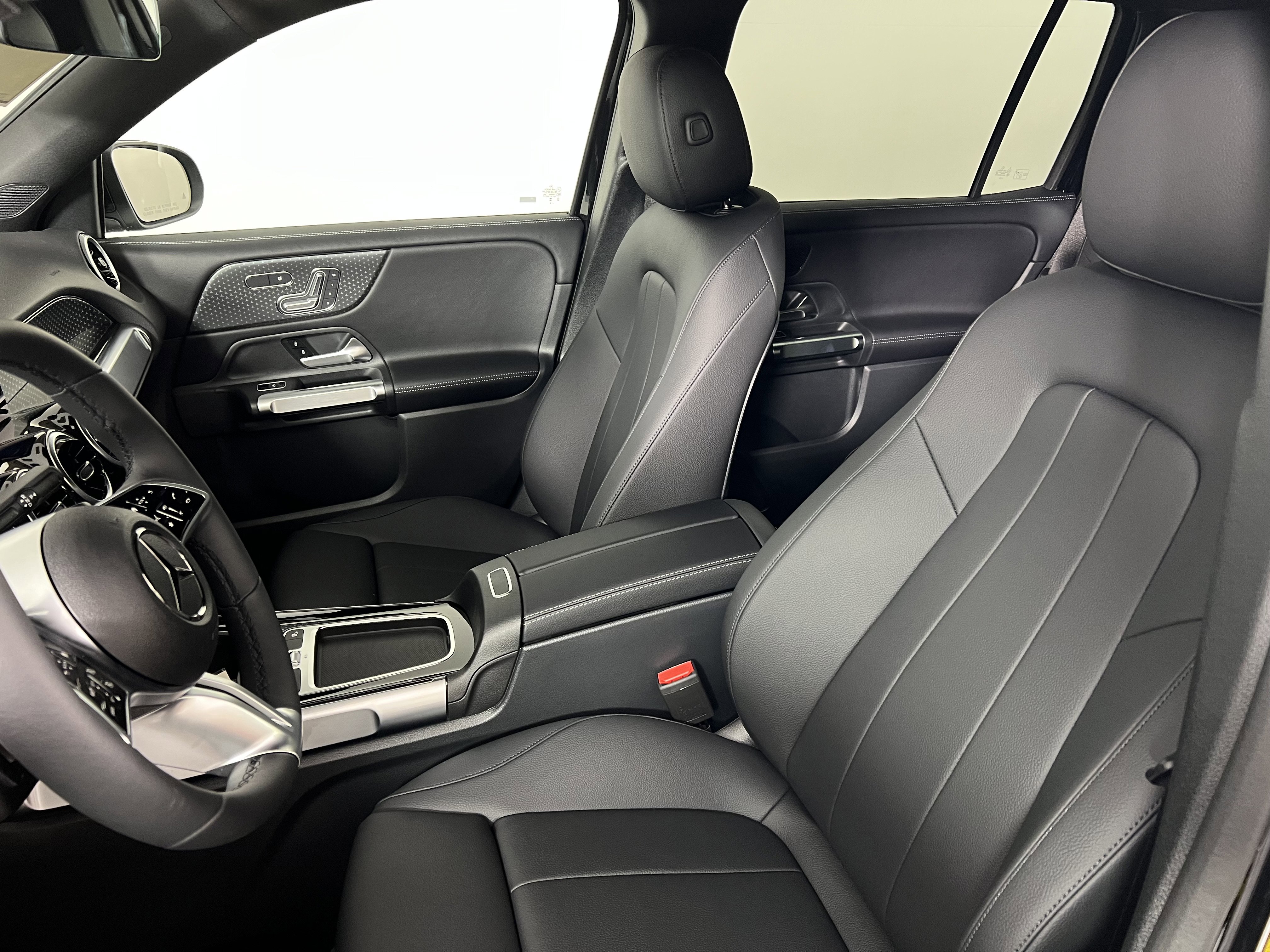 Used 2026 Mercedes-Benz GLB 250 4MATIC image 17