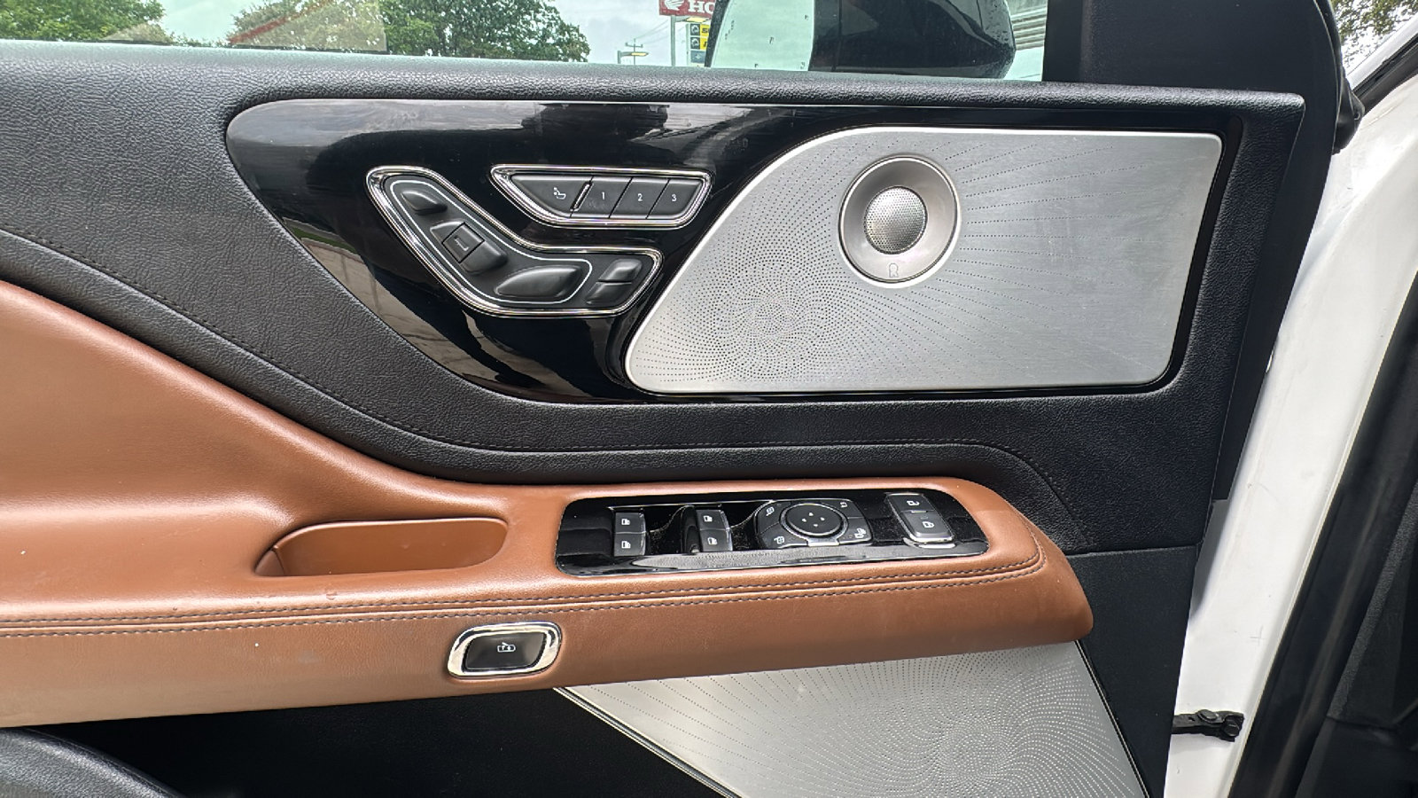 Used 2020 Lincoln Aviator Reserve w/ Equipment Group 201A RWD image 13