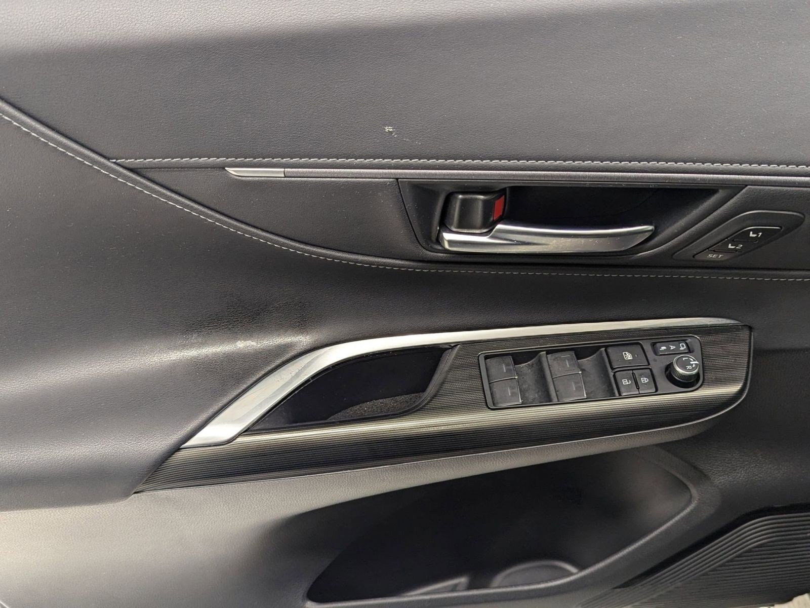 Used 2024 Toyota Venza XLE image 10