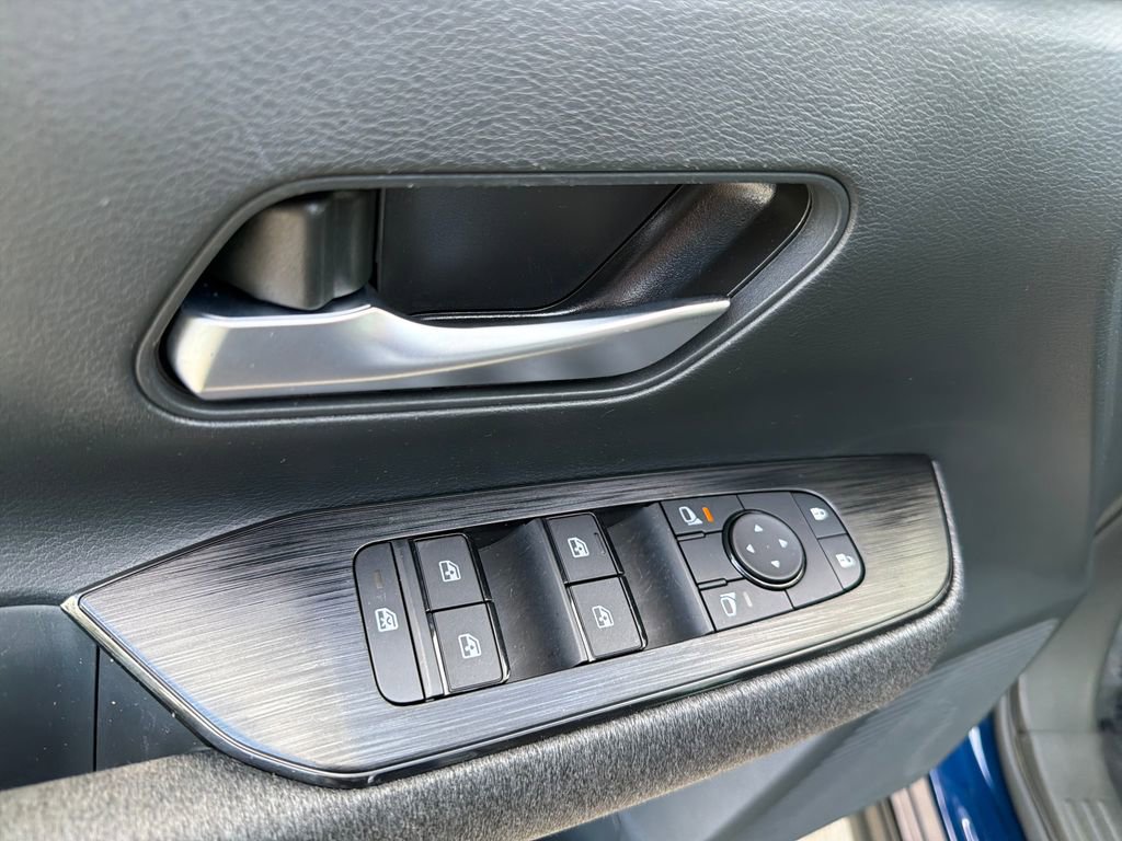 Used 2025 Nissan Kicks SV w/ SV Premium Package FWD image 17