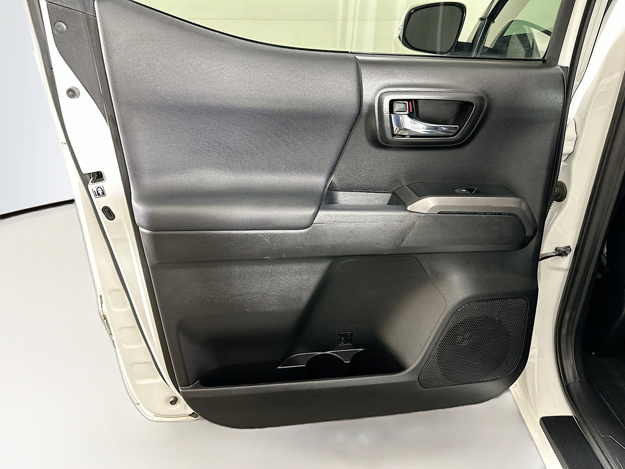 Used 2019 Toyota Tacoma TRD Sport AWD/4WD image 27