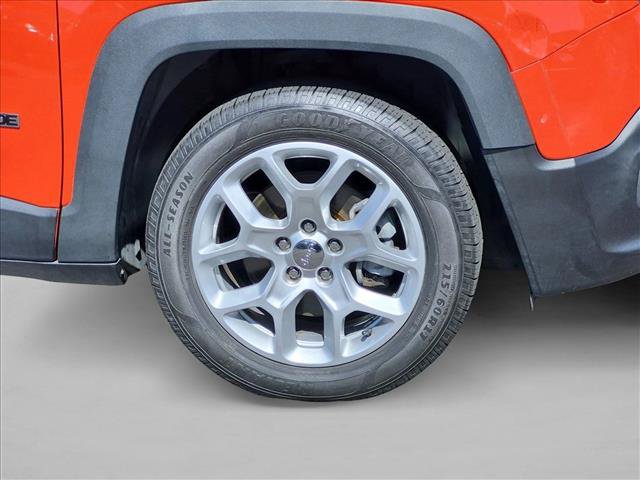 Used 2018 Jeep Renegade Latitude FWD image 23