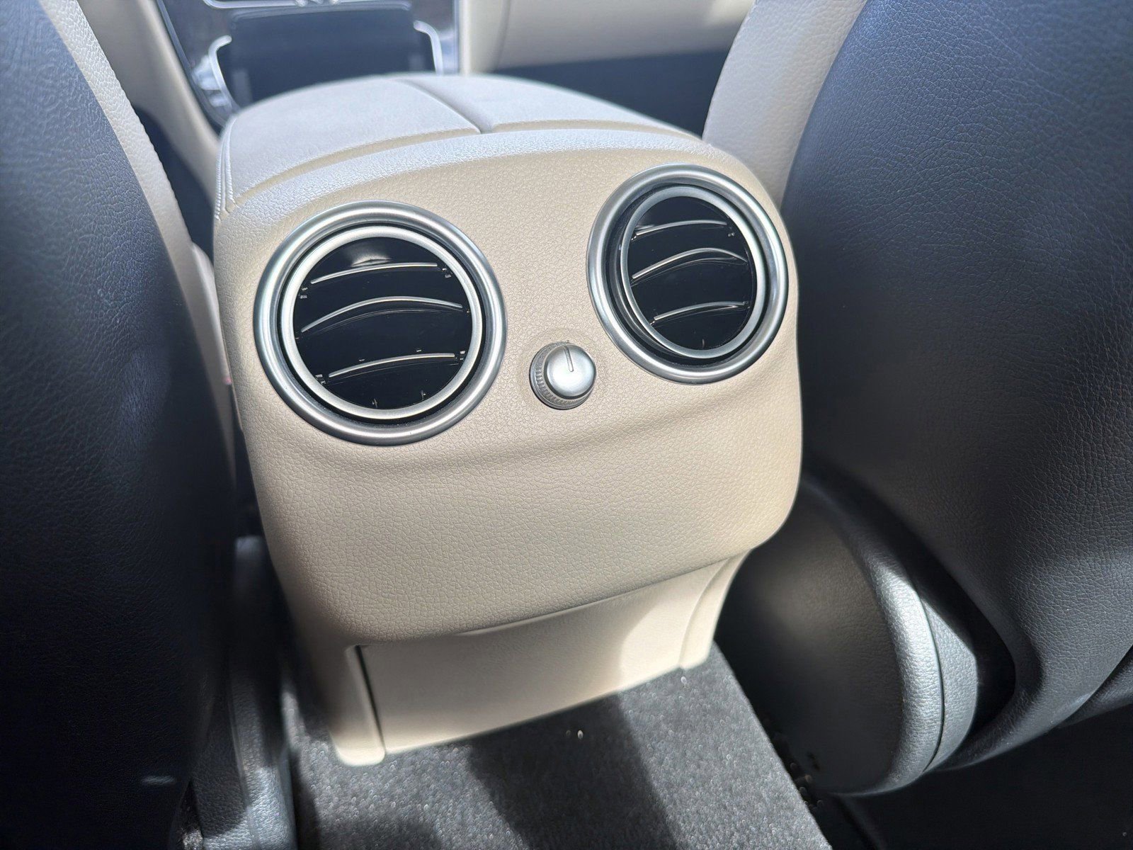 Used 2018 Mercedes-Benz C 300 Sedan image 15