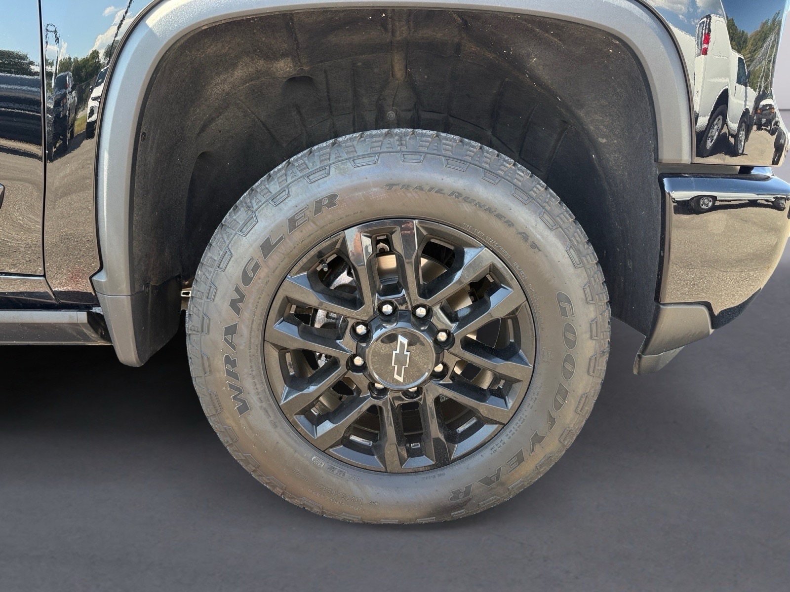 Used 2025 Chevrolet Silverado 2500 High Country w/ Midnight Edition AWD/4WD image 9