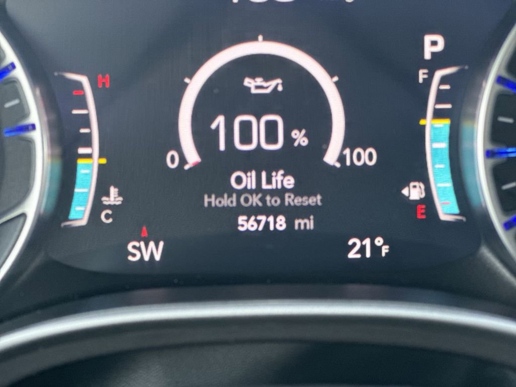 Used 2024 Chrysler Pacifica Touring-L image 13