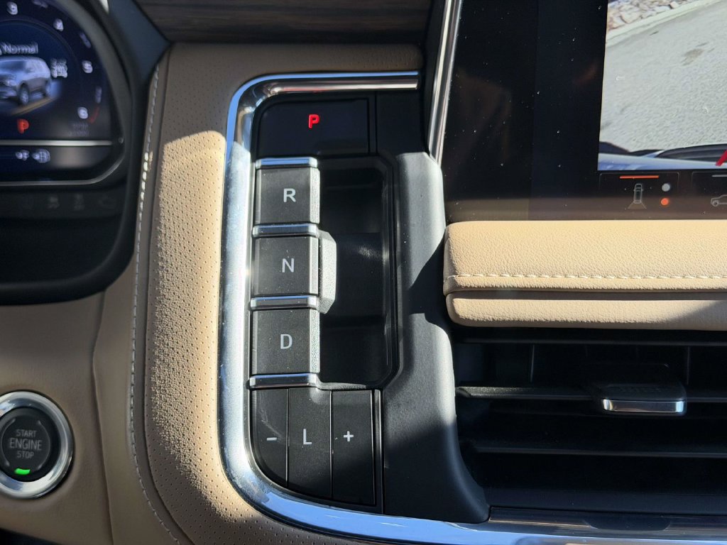 Used 2023 Chevrolet Tahoe Premier w/ Advanced Technology Package AWD/4WD image 24