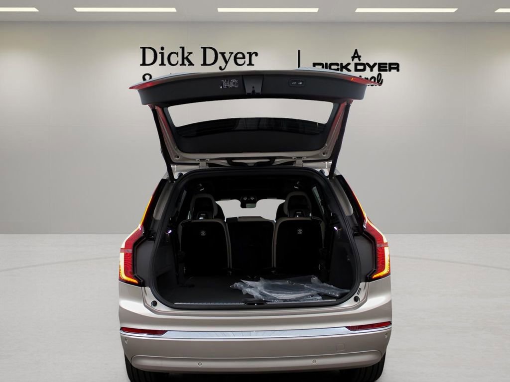 New 2026 Volvo XC90 B6 Core image 30