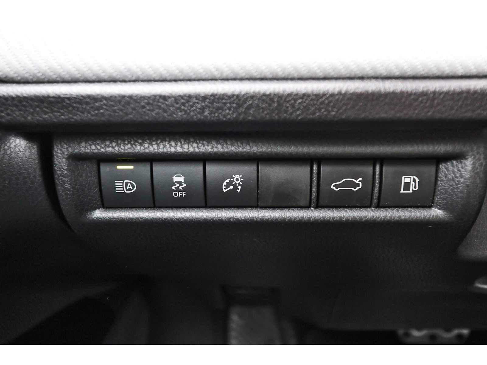 Used 2025 Toyota Camry SE w/ Convenience Package image 19