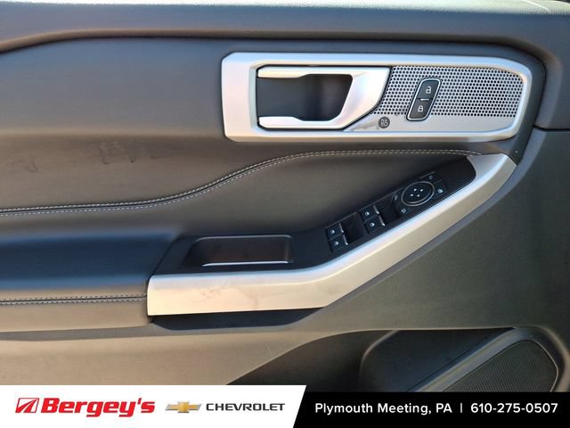 Used 2024 Ford Explorer XLT w/ Equipment Group 202A AWD/4WD image 16