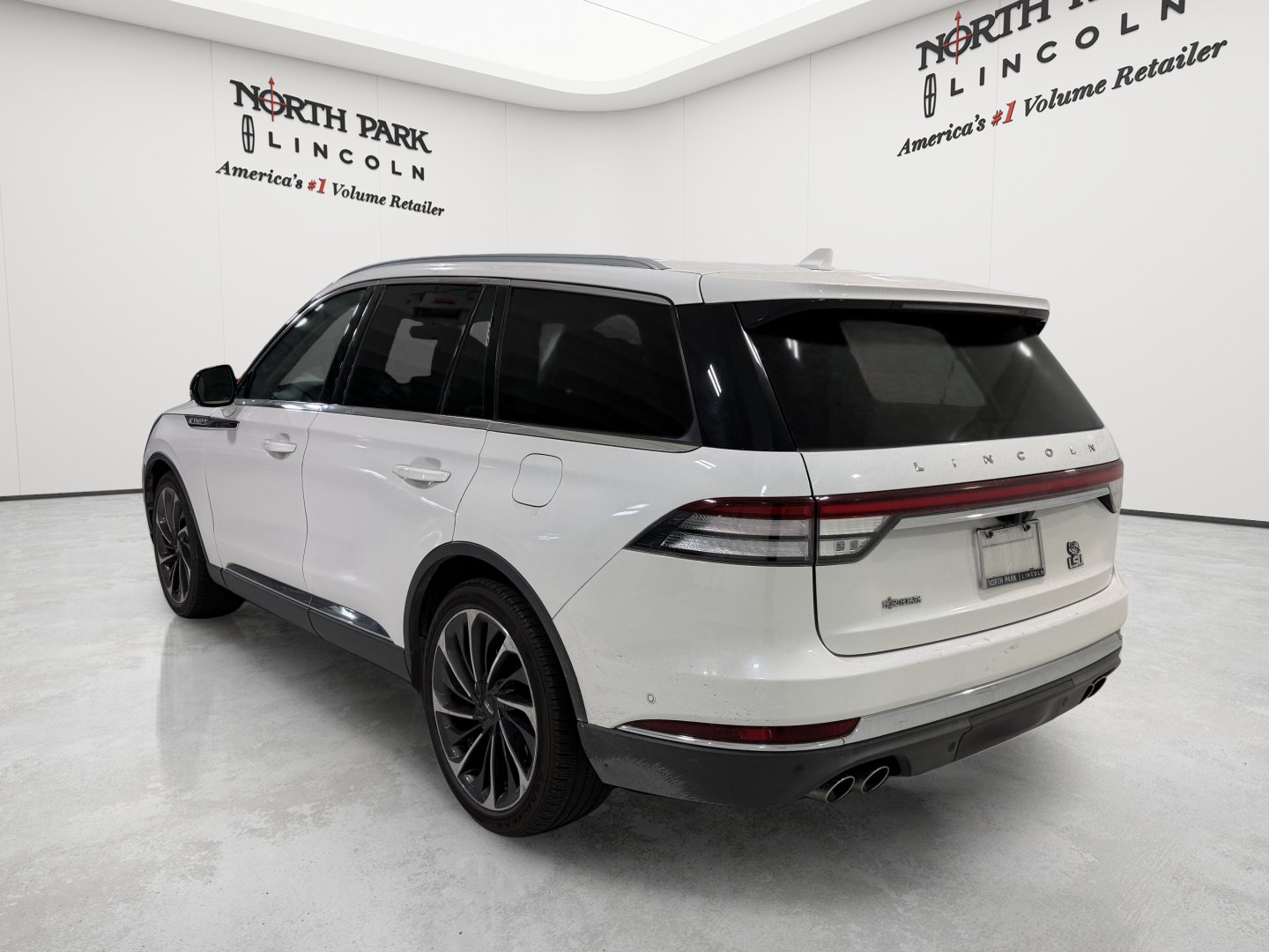 Used 2020 Lincoln Aviator Reserve w/ Equipment Group 202A AWD/4WD image 3