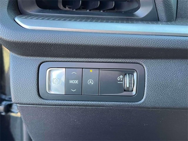 Used 2025 Chevrolet Traverse LT image 22