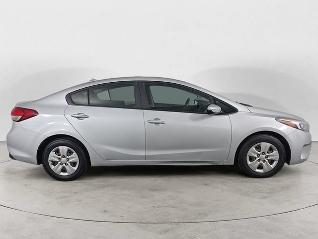 Used 2017 Kia Forte LX FWD image 4