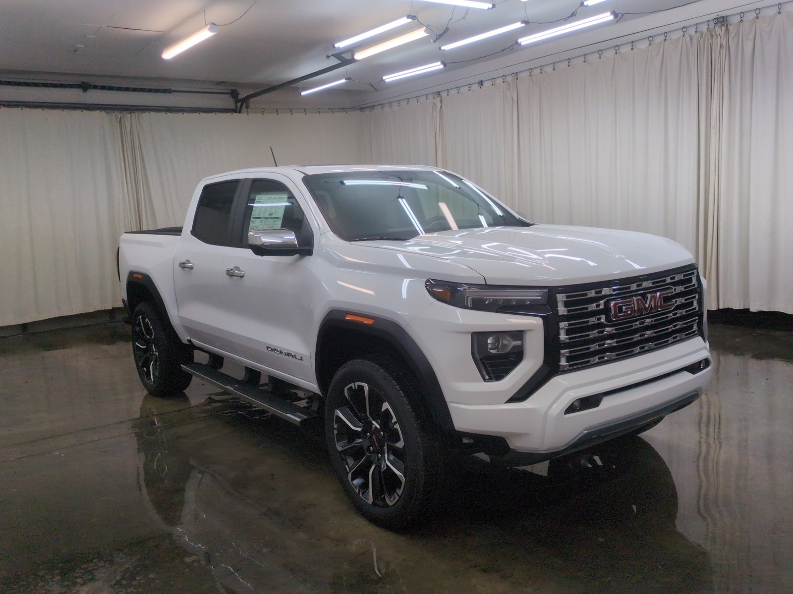 New 2026 GMC Canyon Denali AWD/4WD image 3