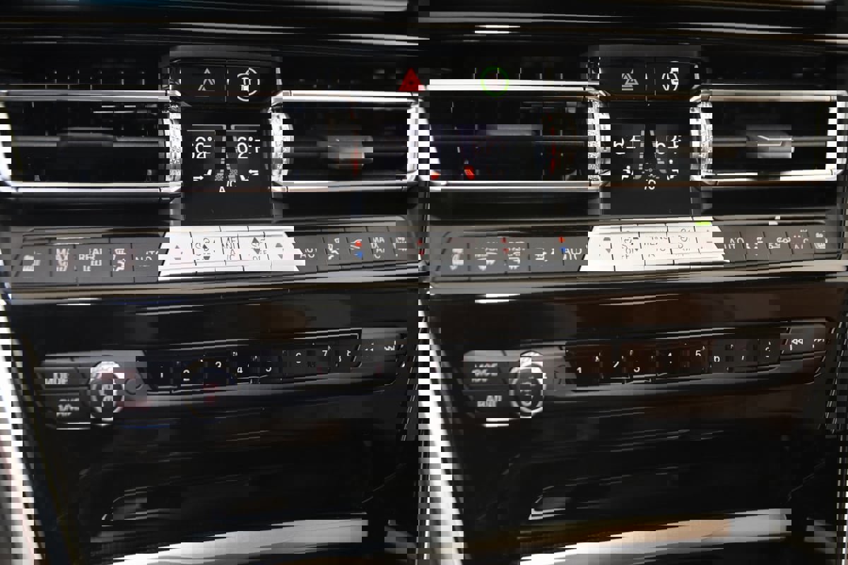 Used 2025 BMW 840i xDrive w/ M Sport Professional Package image 23