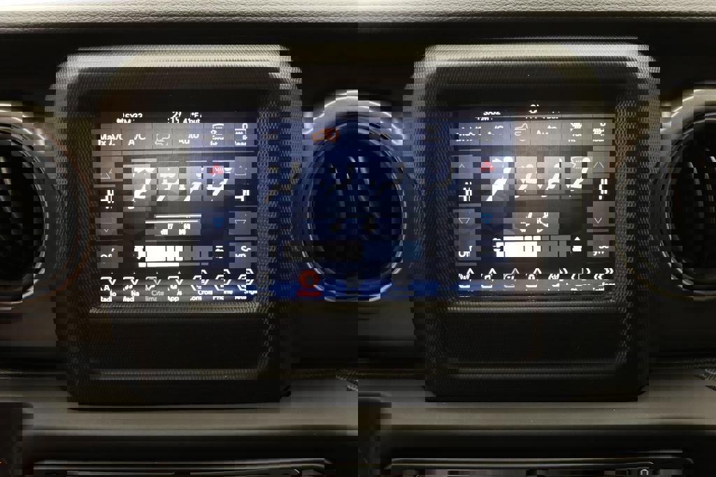 Used 2023 Jeep Wrangler Unlimited w/ Cold Weather Group image 21