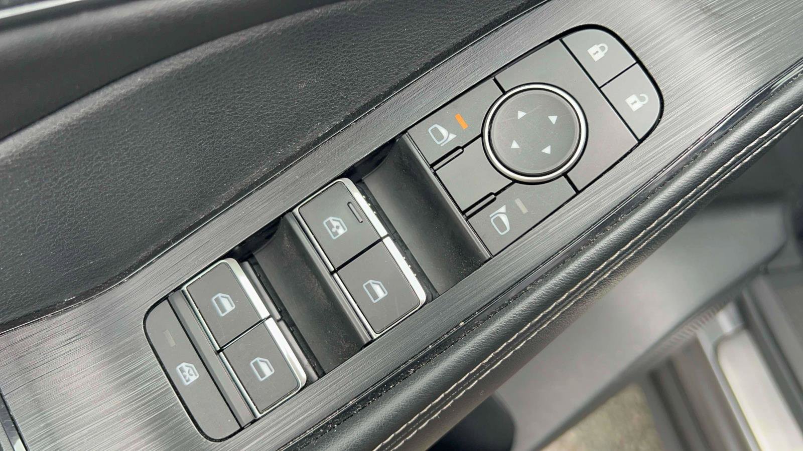 Used 2023 Nissan Rogue SL AWD/4WD image 16
