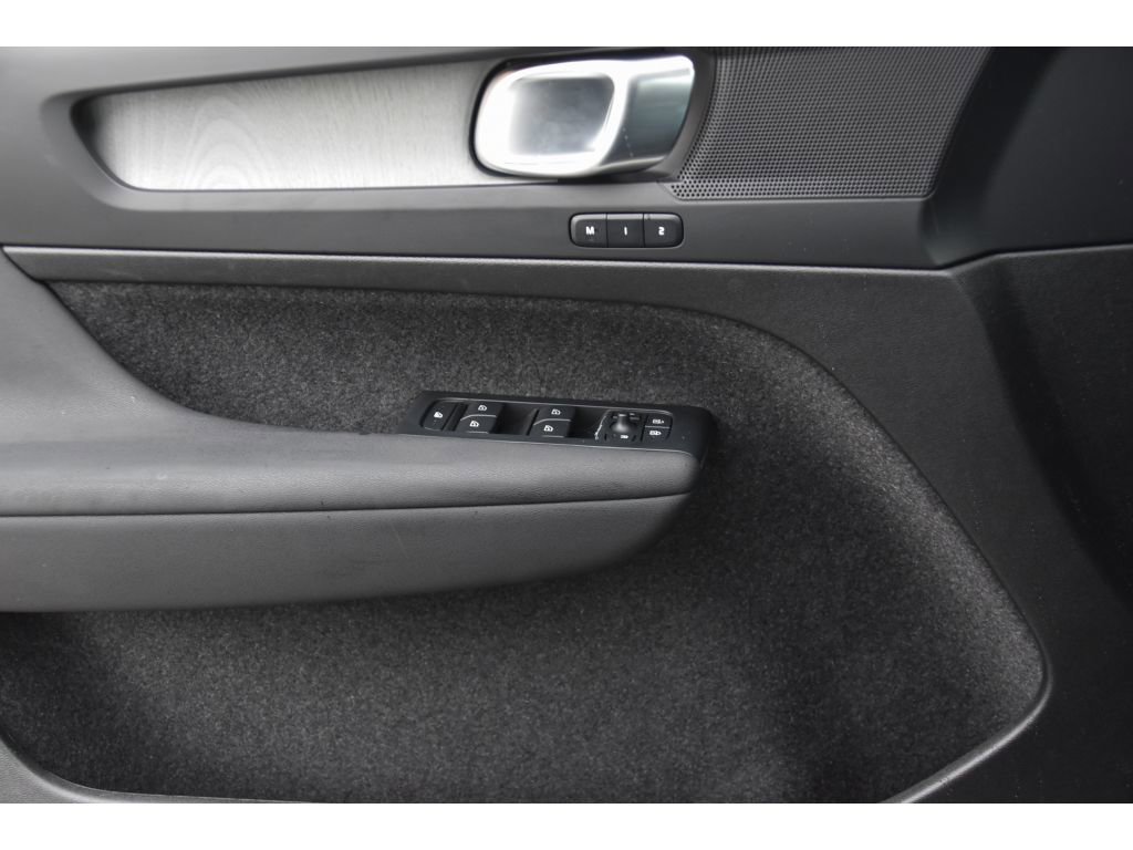 Certified 2025 Volvo XC40 B5 Core w/ Protection Package Premier image 23