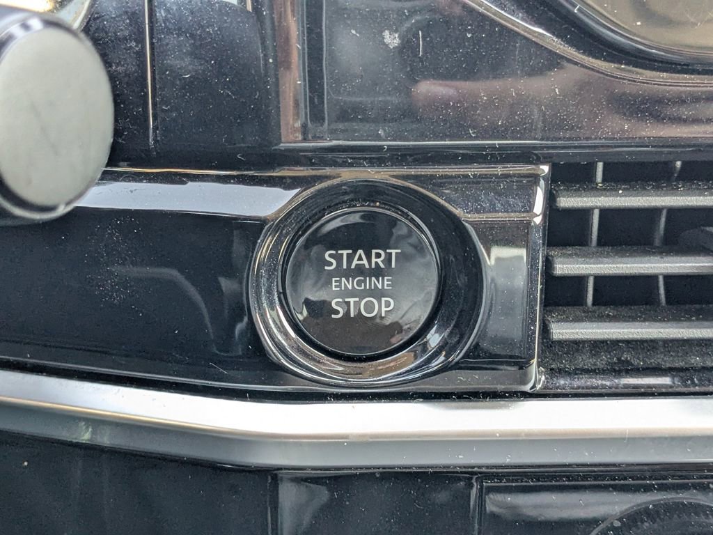 Used 2025 Nissan Pathfinder SV image 28