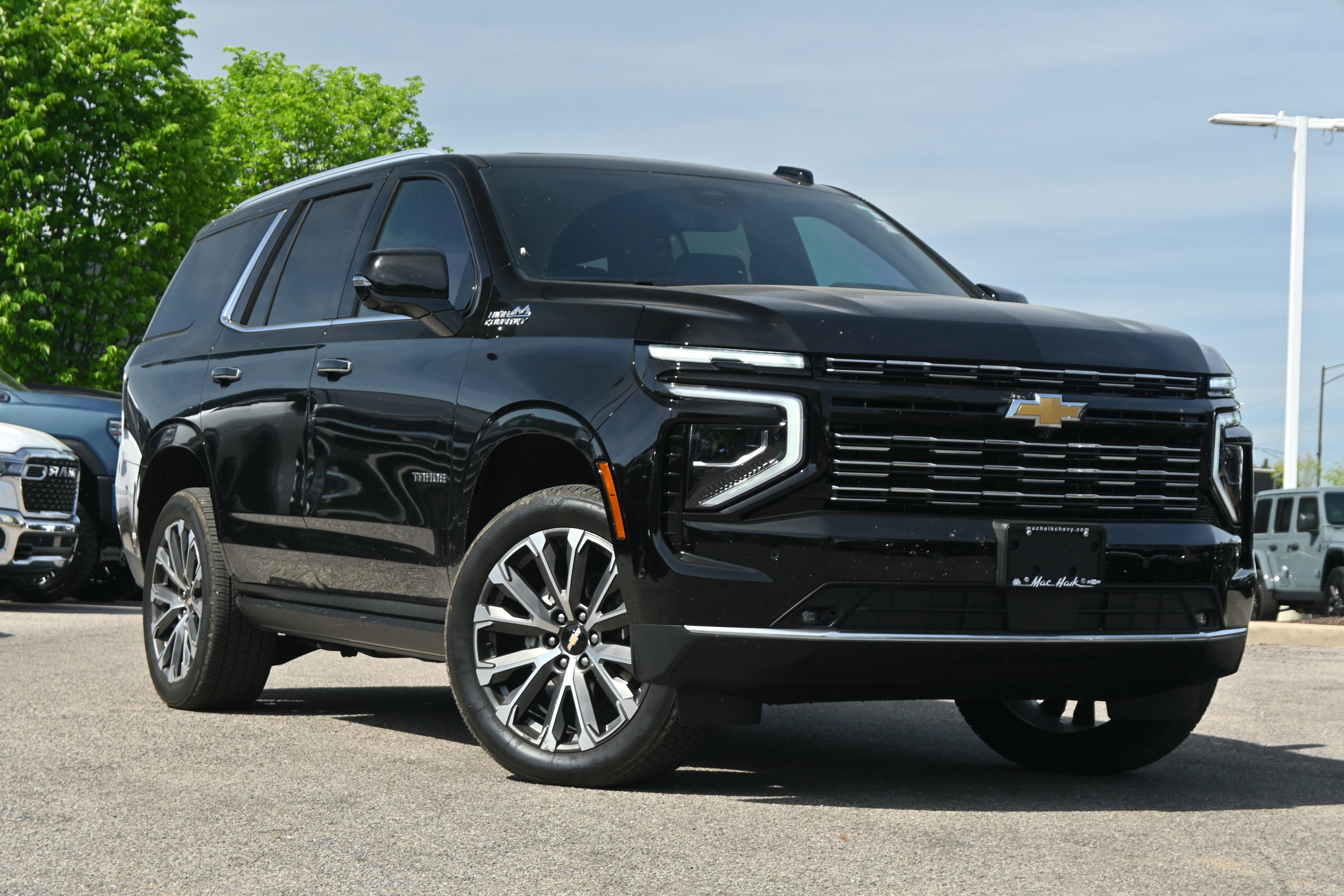 Used 2025 Chevrolet Tahoe High Country image 2