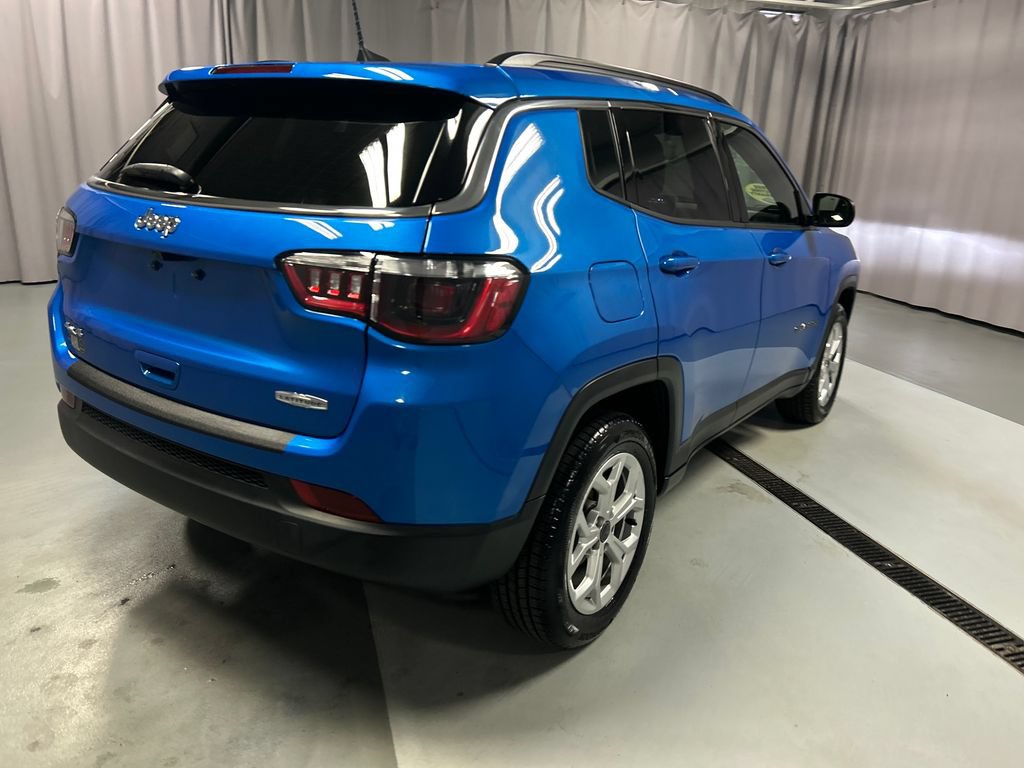 Used 2025 Jeep Compass Latitude AWD/4WD image 7