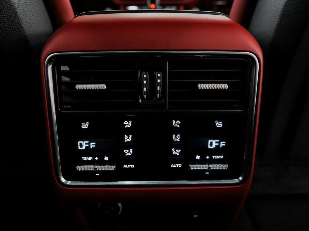 Used 2023 Porsche Cayenne image 34