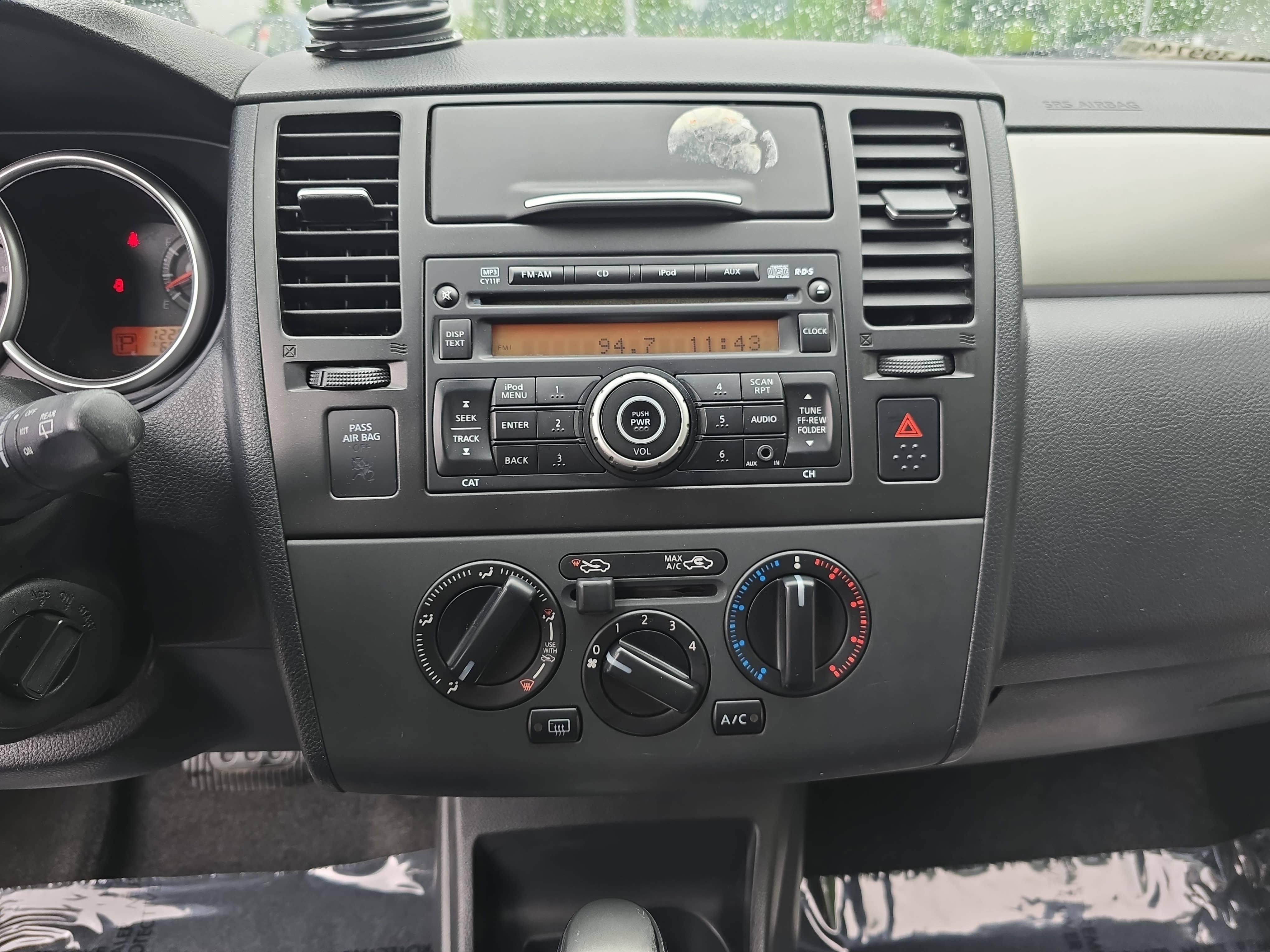 Used 2011 Nissan Versa Hatchback w/ Premium Pkg FWD image 20