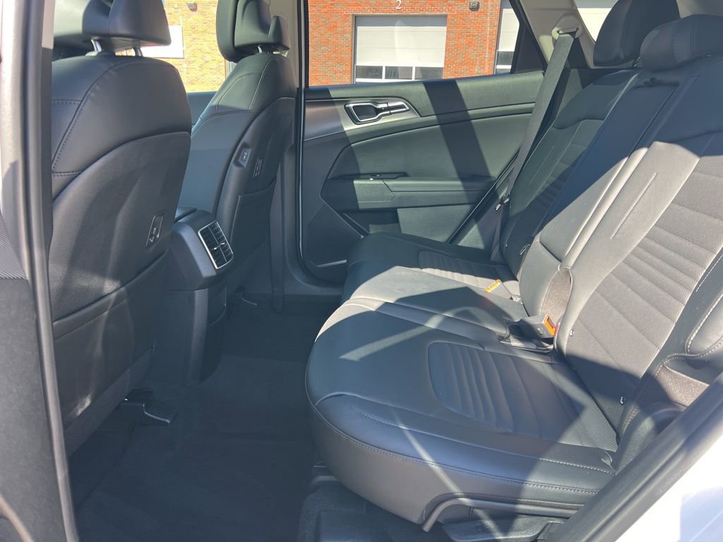 Certified 2025 Kia Sportage SX AWD/4WD image 26