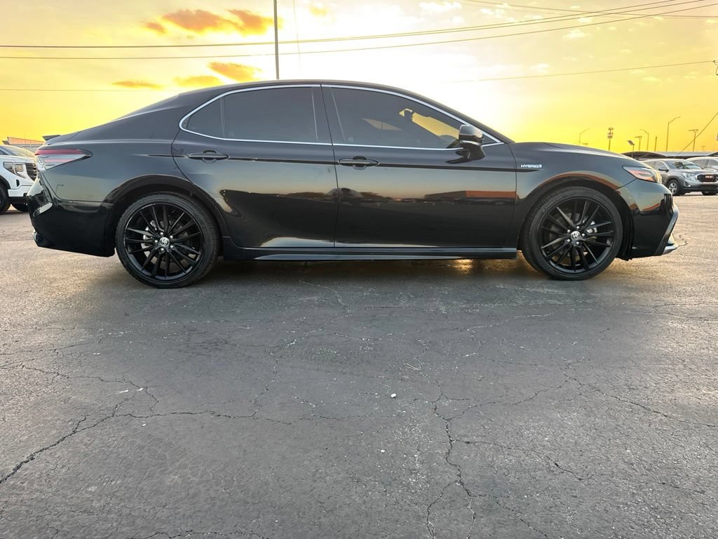 Used 2021 Toyota Camry XSE FWD image 4