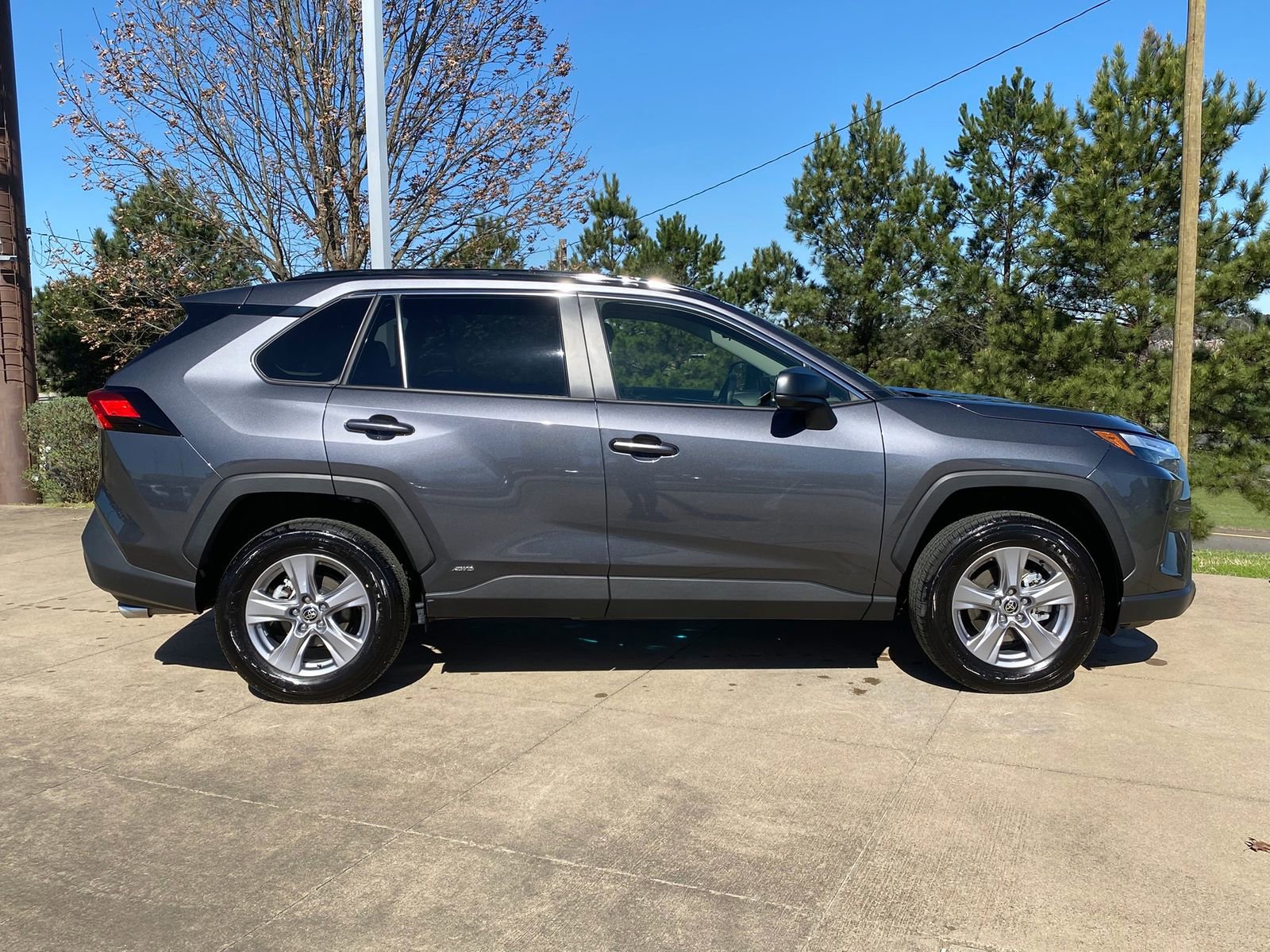 Used 2025 Toyota RAV4 LE image 7