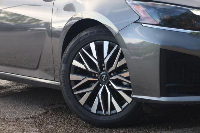Certified 2025 Nissan Altima 2.5 SV FWD image 3