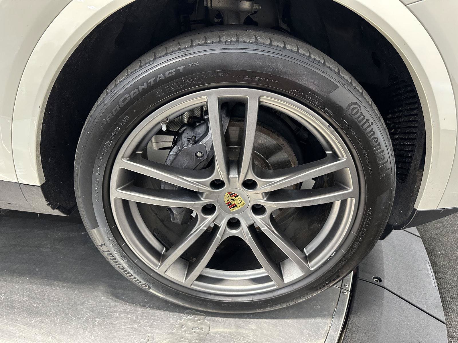 Used 2020 Porsche Cayenne AWD/4WD image 14
