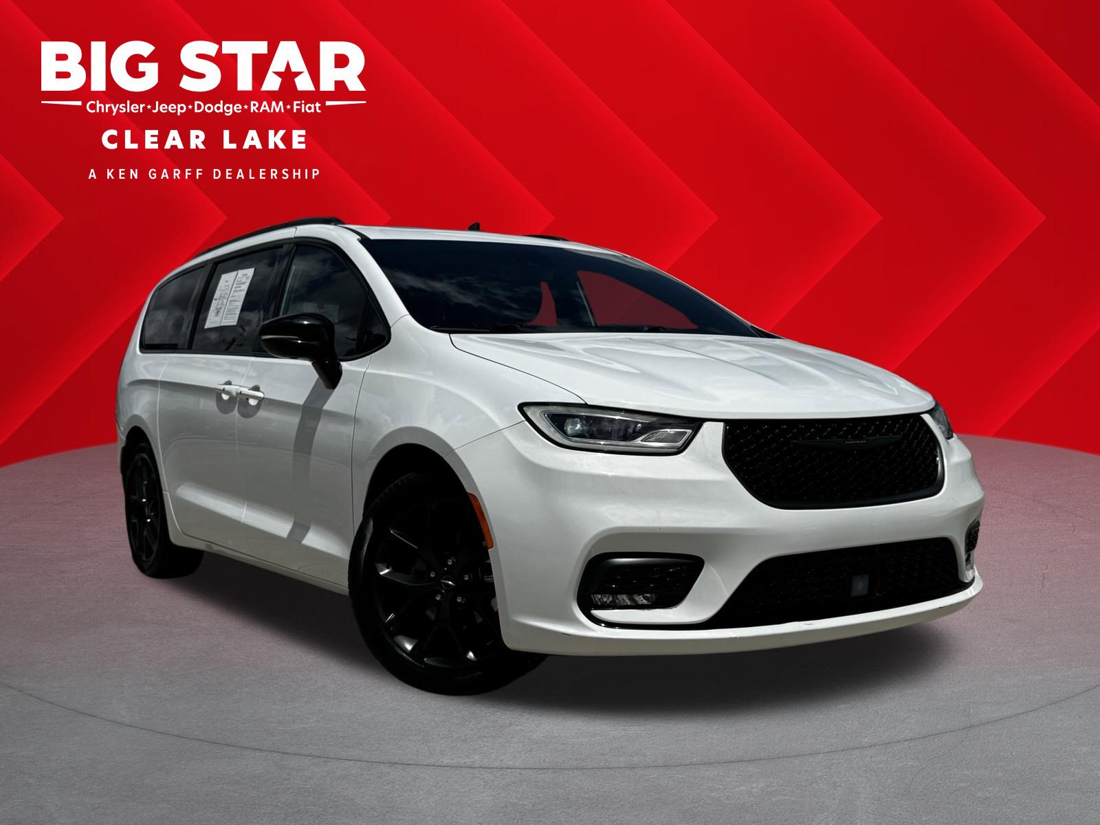 Used 2025 Chrysler Pacifica Limited FWD image 1