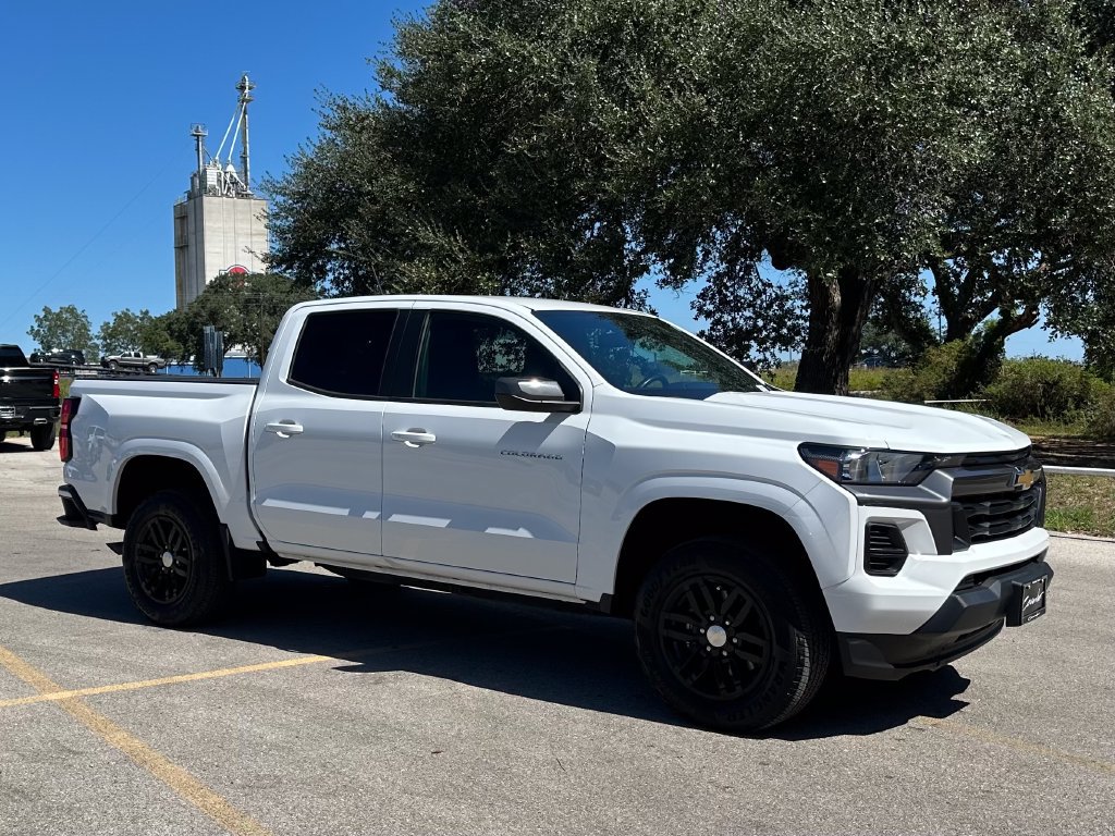 Used 2023 Chevrolet Colorado LT RWD image 3
