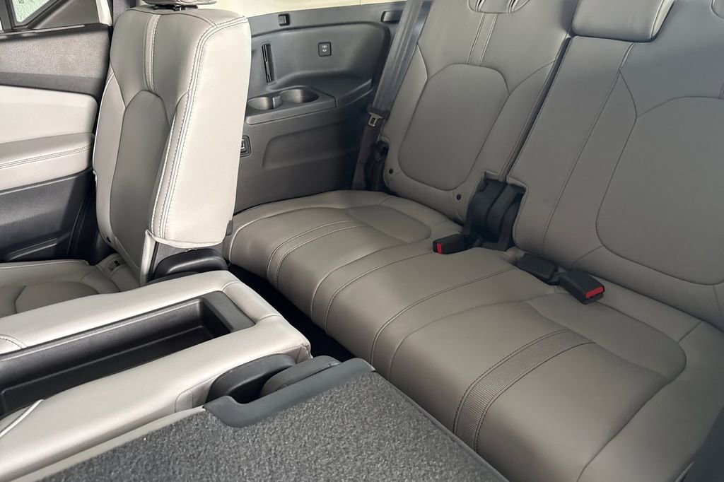 Certified 2025 Honda Pilot Touring image 17