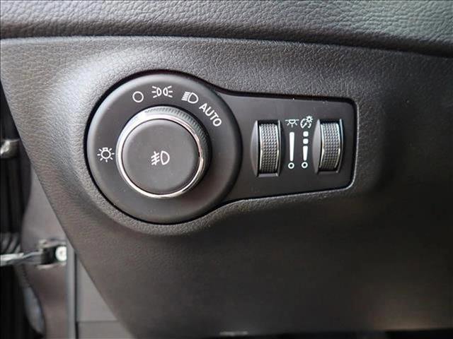 Used 2018 Jeep Compass Latitude w/ Cold Weather Group AWD/4WD image 24
