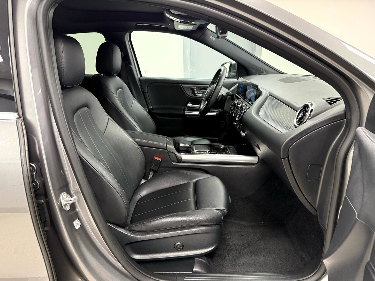 Used 2021 Mercedes-Benz GLA 250 4MATIC w/ Premium Package image 10