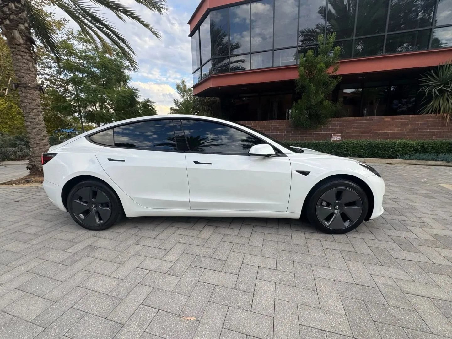 Used 2023 Tesla Model 3 Standard Range RWD image 4