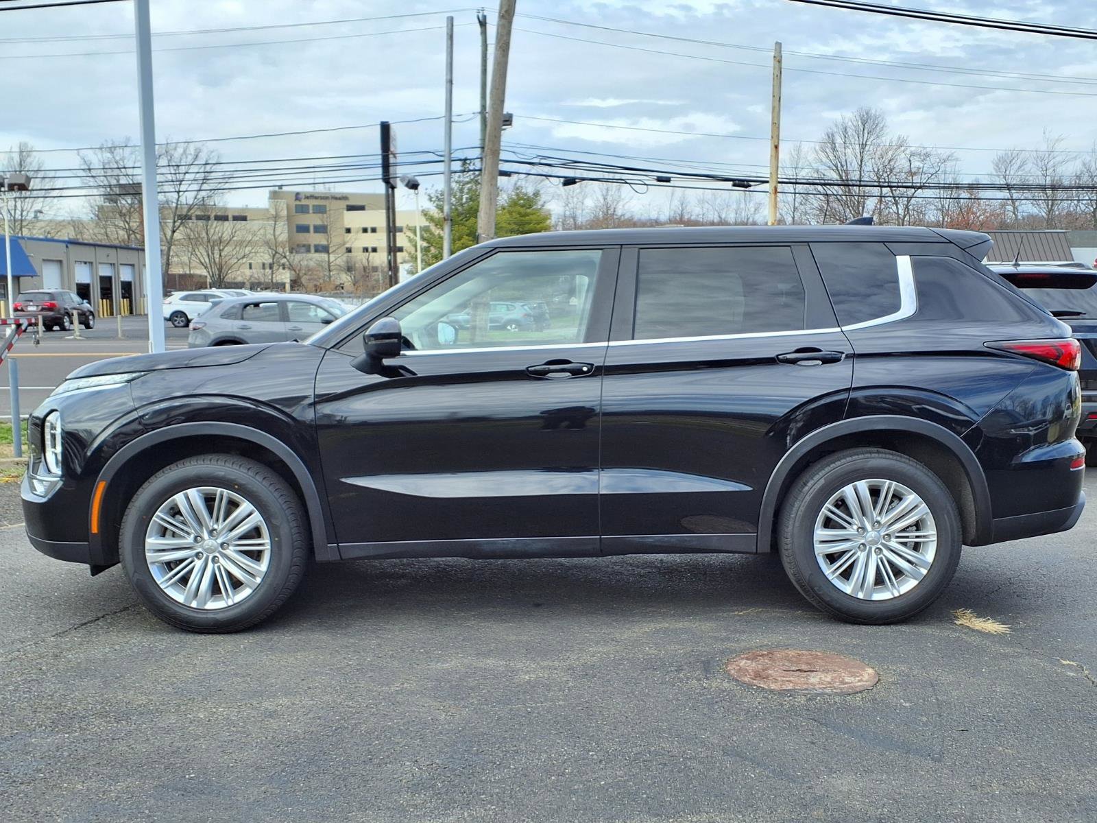 Used 2024 Mitsubishi Outlander ES image 7