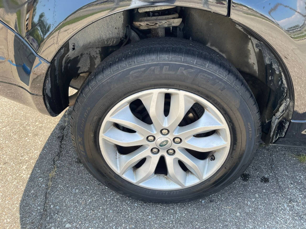 Used 2013 Land Rover LR2 HSE image 9