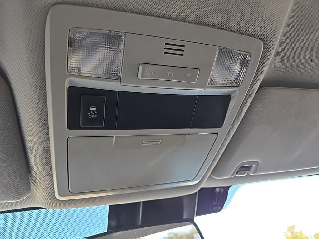 Used 2018 Toyota Tacoma SR image 30