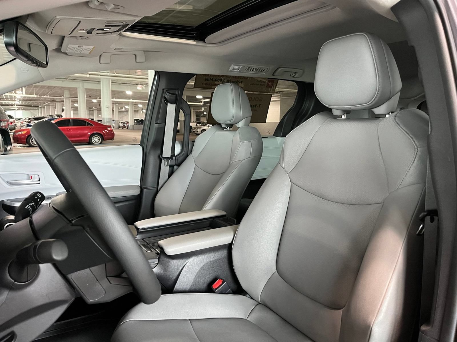 Used 2025 Toyota Sienna XLE w/ XLE Plus Package AWD/4WD image 15