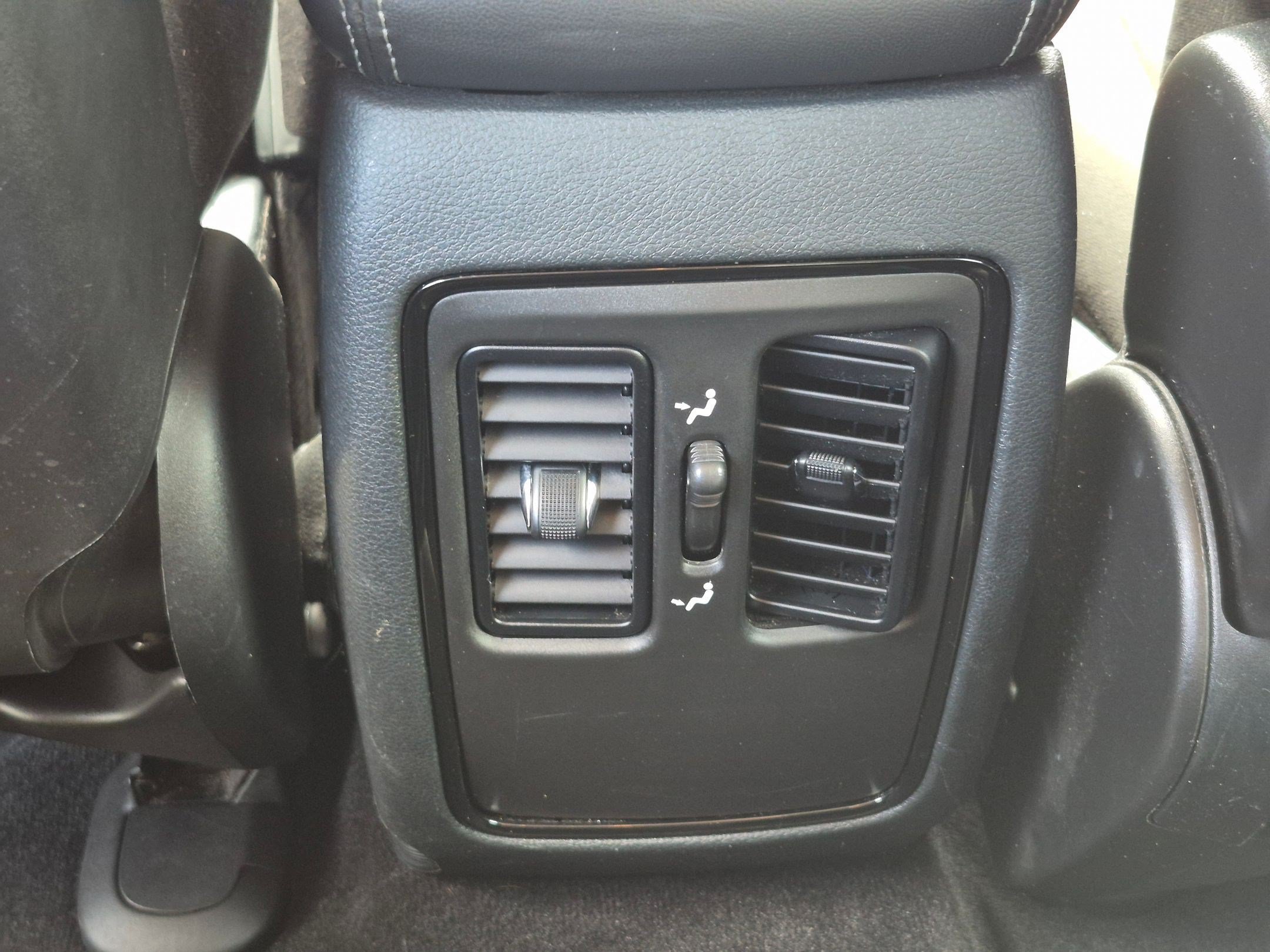 Used 2022 Dodge Durango SXT AWD/4WD image 25